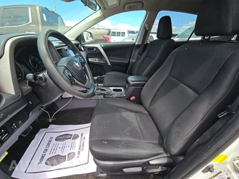 2018 Toyota RAV4 LE - miniatura 7