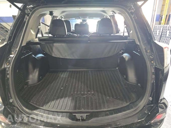 2018 Toyota RAV4 LE – miniatura 14