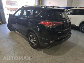 2018 Toyota RAV4 LE – miniatura 2