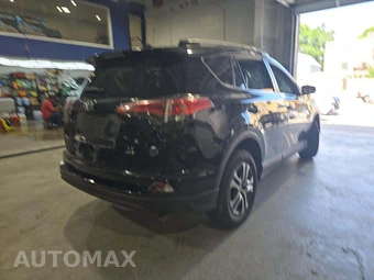 2018 Toyota RAV4 LE – miniatura 3