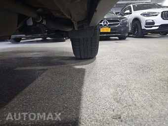2018 Toyota RAV4 LE – miniatura 7