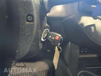 2018 Toyota RAV4 LE – miniatura 8