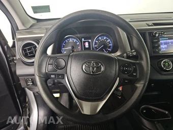 2018 Toyota RAV4 LE – miniatura 10