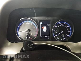 2018 Toyota RAV4 LE – miniatura 12