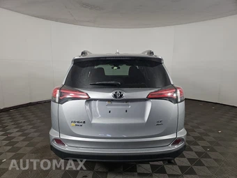 2018 Toyota RAV4 LE – miniatura 5