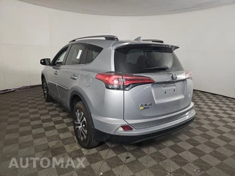 2018 Toyota RAV4 LE – miniatura 6