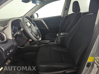 2018 Toyota RAV4 LE – miniatura 7