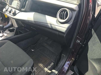 2018 Toyota RAV4 LE - miniatura 16