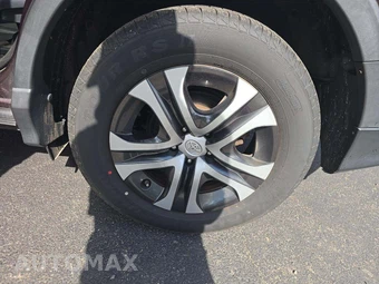 2018 Toyota RAV4 LE - miniatura 25
