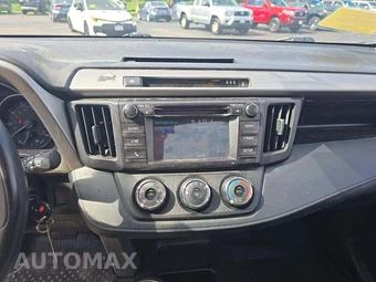 2018 Toyota RAV4 LE - miniatura 7