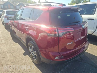 2018 Toyota RAV4 LE - miniatura 2