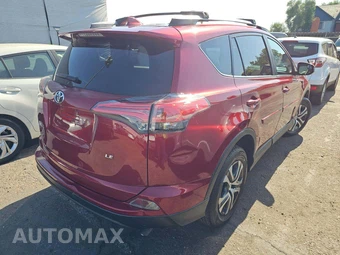2018 Toyota RAV4 LE - miniatura 3