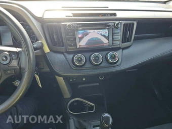 2018 Toyota RAV4 LE - miniatura 9
