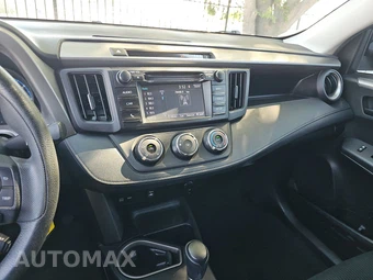 2018 Toyota RAV4 LE – miniatura 11