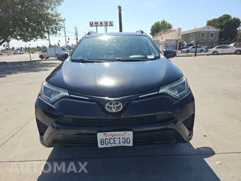 2018 Toyota RAV4 LE – miniatura 2