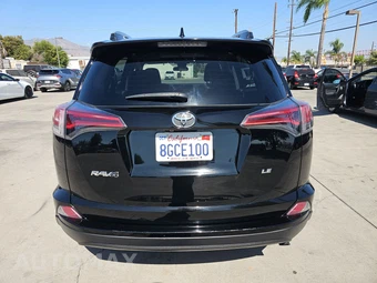 2018 Toyota RAV4 LE – miniatura 5