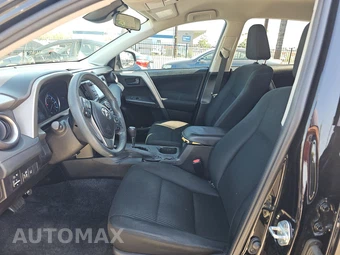 2018 Toyota RAV4 LE – miniatura 7