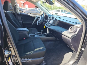 2018 Toyota RAV4 LE – miniatura 8