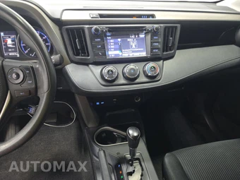 2018 Toyota RAV4 LE - miniatura 11