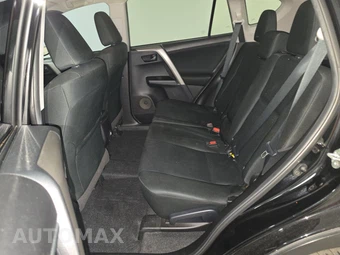 2018 Toyota RAV4 LE - miniatura 13
