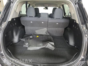 2018 Toyota RAV4 LE - miniatura 16