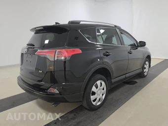 2018 Toyota RAV4 LE - miniatura 4