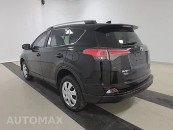 2018 Toyota RAV4 LE - miniatura 6