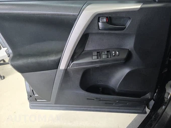 2018 Toyota RAV4 LE - miniatura 9