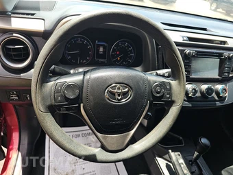 2018 Toyota RAV4 LE – miniatura 10