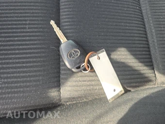 2018 Toyota RAV4 LE – miniatura 14