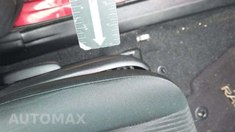 2018 Toyota RAV4 LE – miniatura 28
