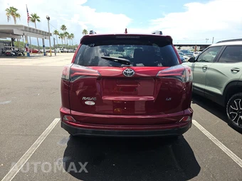 2018 Toyota RAV4 LE – miniatura 5