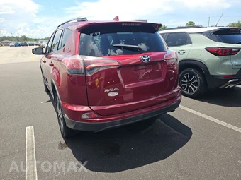 2018 Toyota RAV4 LE – miniatura 6