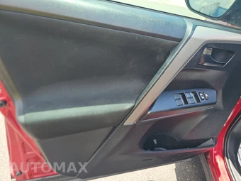 2018 Toyota RAV4 LE – miniatura 9