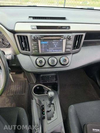 2018 Toyota RAV4 LE - miniatura 10