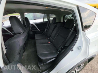 2018 Toyota RAV4 LE - miniatura 13