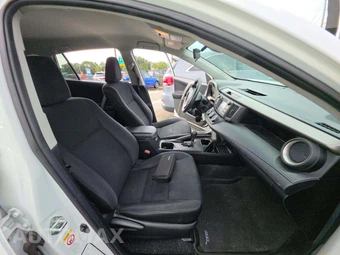 2018 Toyota RAV4 LE - miniatura 18