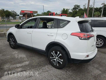 2018 Toyota RAV4 LE - miniatura 2