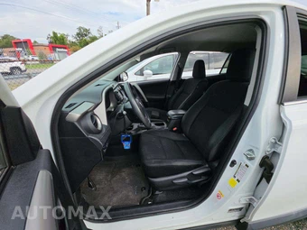 2018 Toyota RAV4 LE - miniatura 6