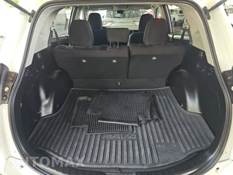 2018 Toyota RAV4 LE – miniatura 16