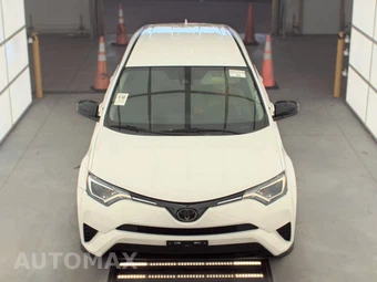 2018 Toyota RAV4 LE – miniatura 2