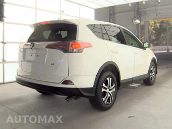 2018 Toyota RAV4 LE – miniatura 4