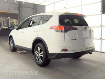 2018 Toyota RAV4 LE – miniatura 6