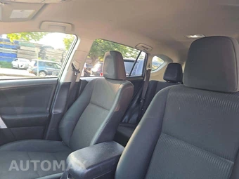 2018 Toyota RAV4 LE – miniatura 11