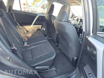 2018 Toyota RAV4 LE – miniatura 16