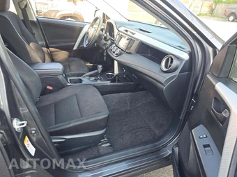 2018 Toyota RAV4 LE – miniatura 18