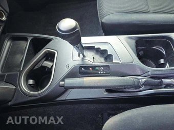 2018 Toyota RAV4 LE – miniatura 8