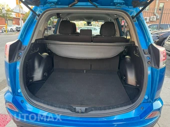 2018 Toyota RAV4 LE - miniatura 10