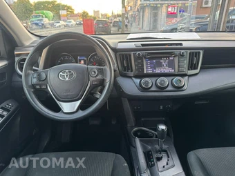 2018 Toyota RAV4 LE - miniatura 14