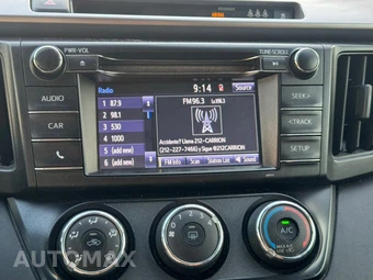2018 Toyota RAV4 LE - miniatura 17